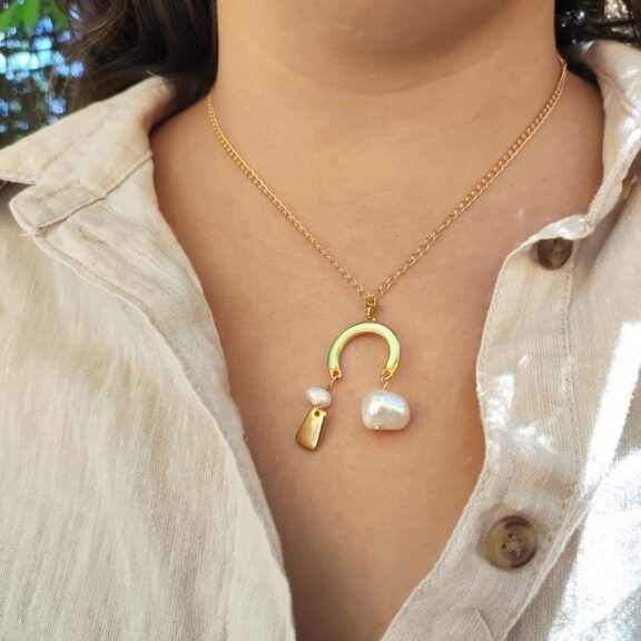 Χειροποίητο Κολιέ Gold and Water Pearls