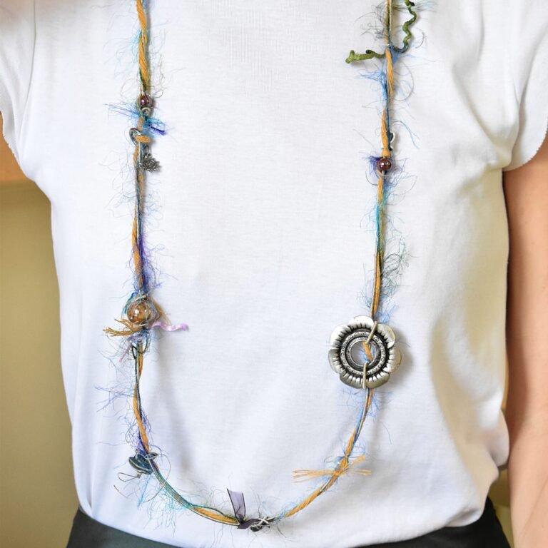 Χειροποίητο μακρύ κολιέ Silver Flower