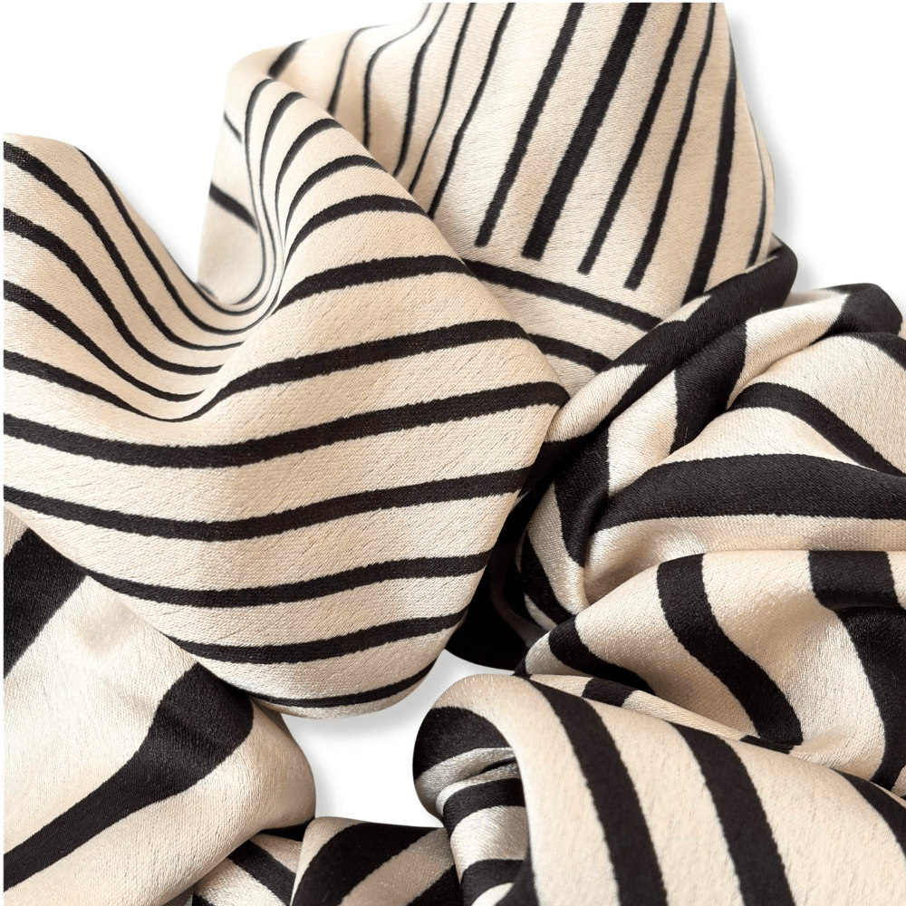 Υφασμάτινο Scrunchie Ivory Stripe - Image 4